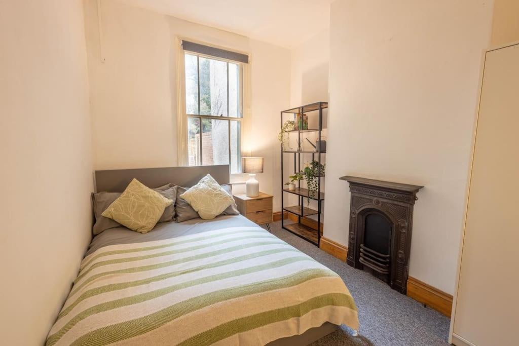 Spacious, 3 Bed House, Wi-fi, Long Term Discounts Apartamento
